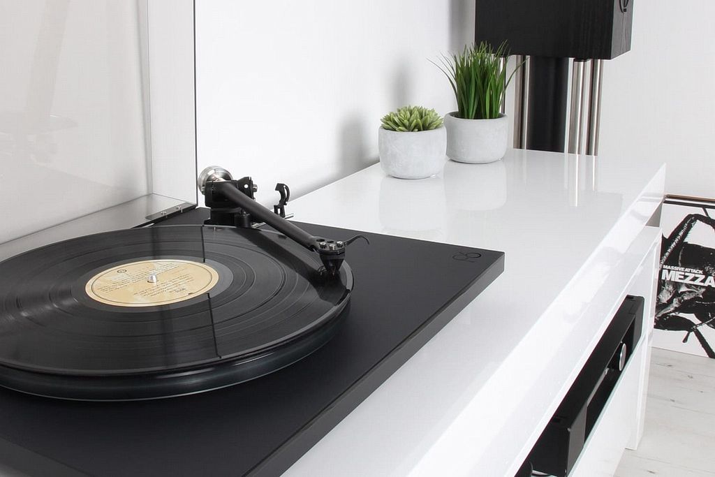 Rega w dystrybucji One Audio