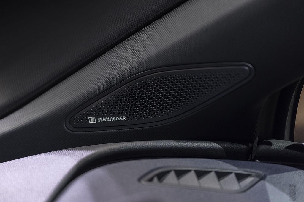 Cupra Tavascan z 12-głośnikowym systemem car audio Sennheisera