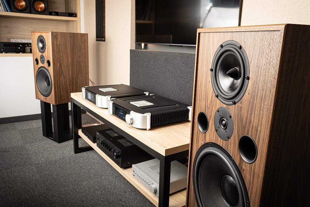 Spendor, Moon i Nordost w Q21