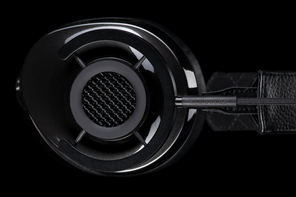AudioQuest NightHawk Carbon