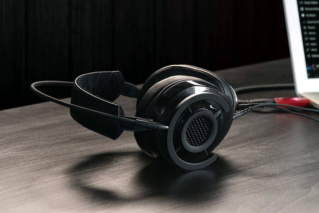 AudioQuest NightHawk Carbon