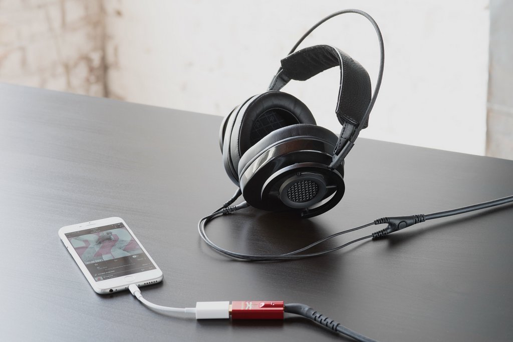 AudioQuest NightHawk Carbon