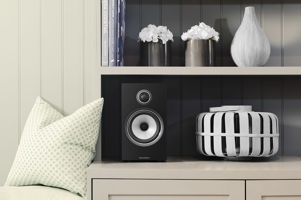 Bowers & Wilkins 700 S2