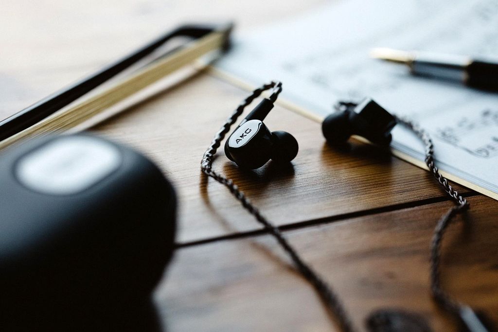 AKG N5005