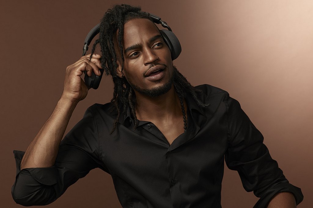 Bowers & Wilkins Headphones 2.2.0