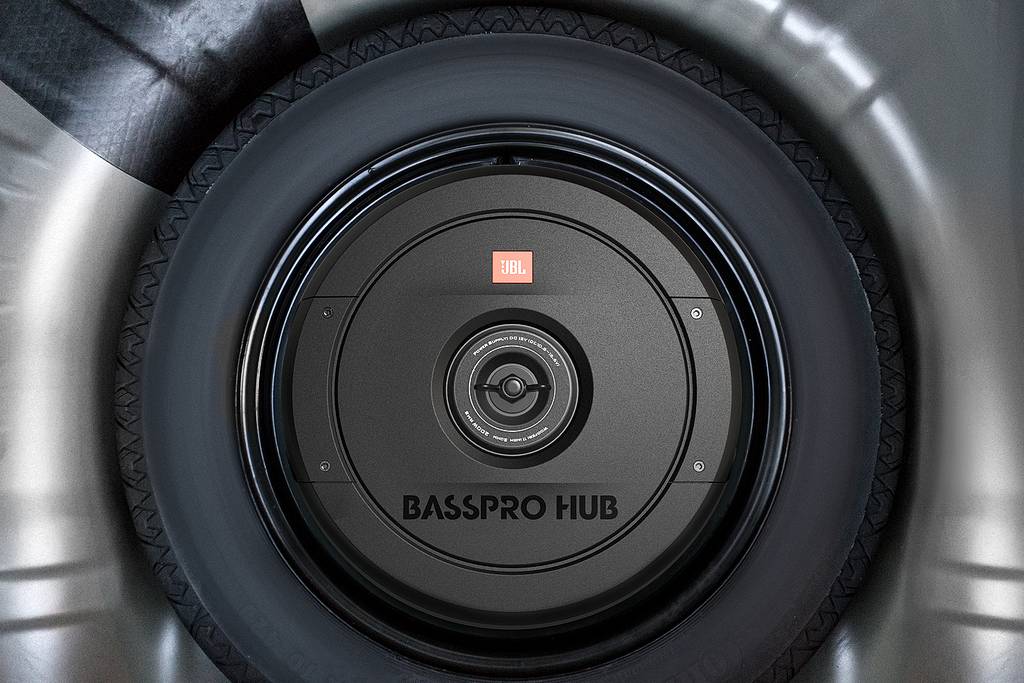 JBL BassPro Hub