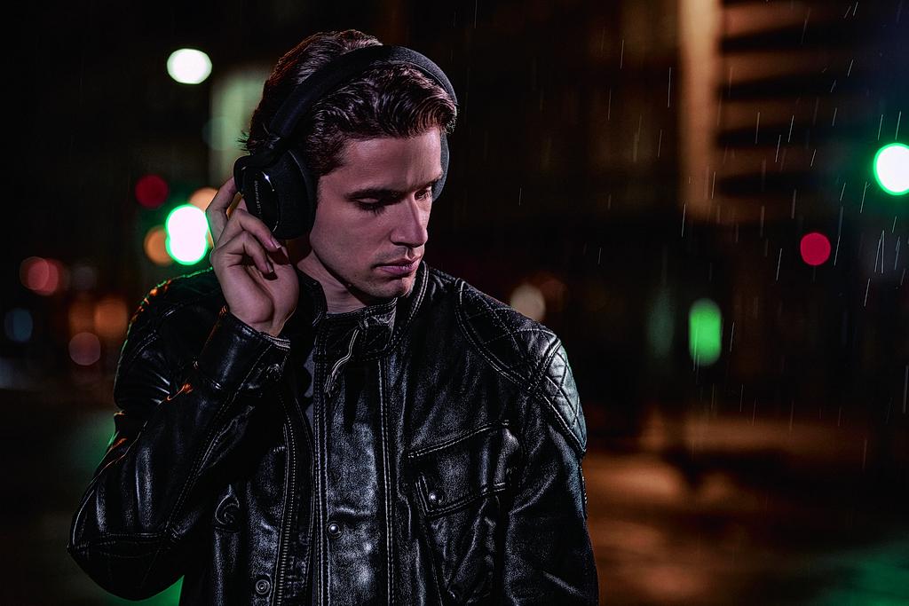 Bowers & Wilkins PX7 Carbon Edition