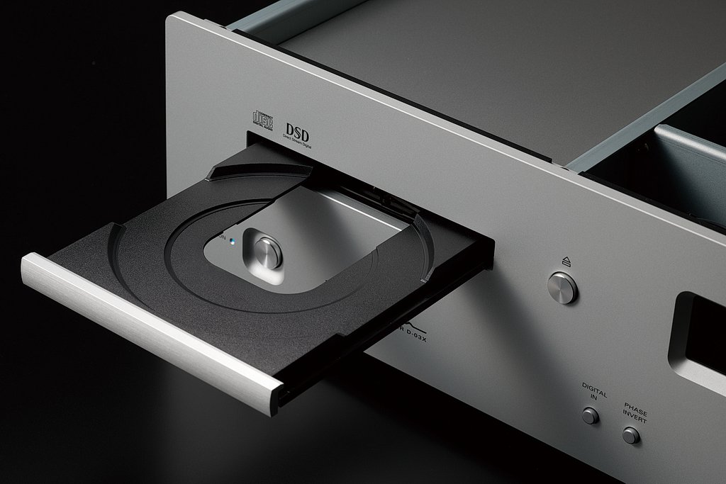 Luxman D-03X