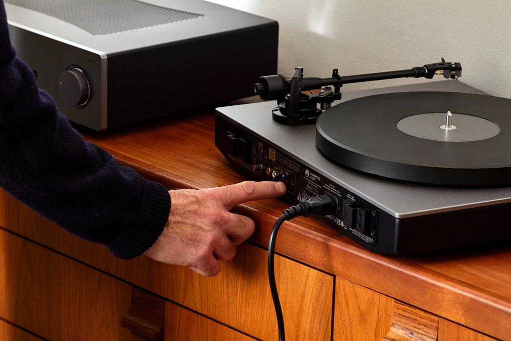 Bezprzewodowy gramofon? Przyszłość jest teraz, starcze... Nadchodzą Cambridge Audio Alva TT V2 i Alva ST