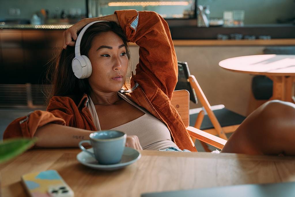 Tanie, nowoczesne i... fioletowe - JBL Tune 520 BT