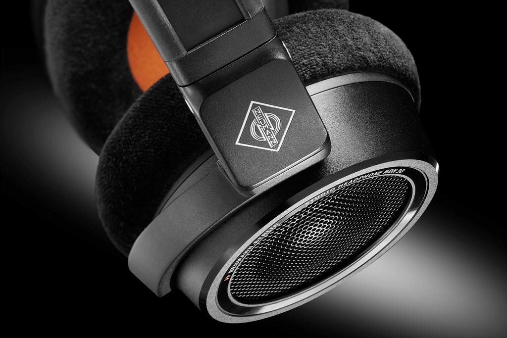 Ciekawostka ze świata pro audio - Neumann NDH 30 Black Edition