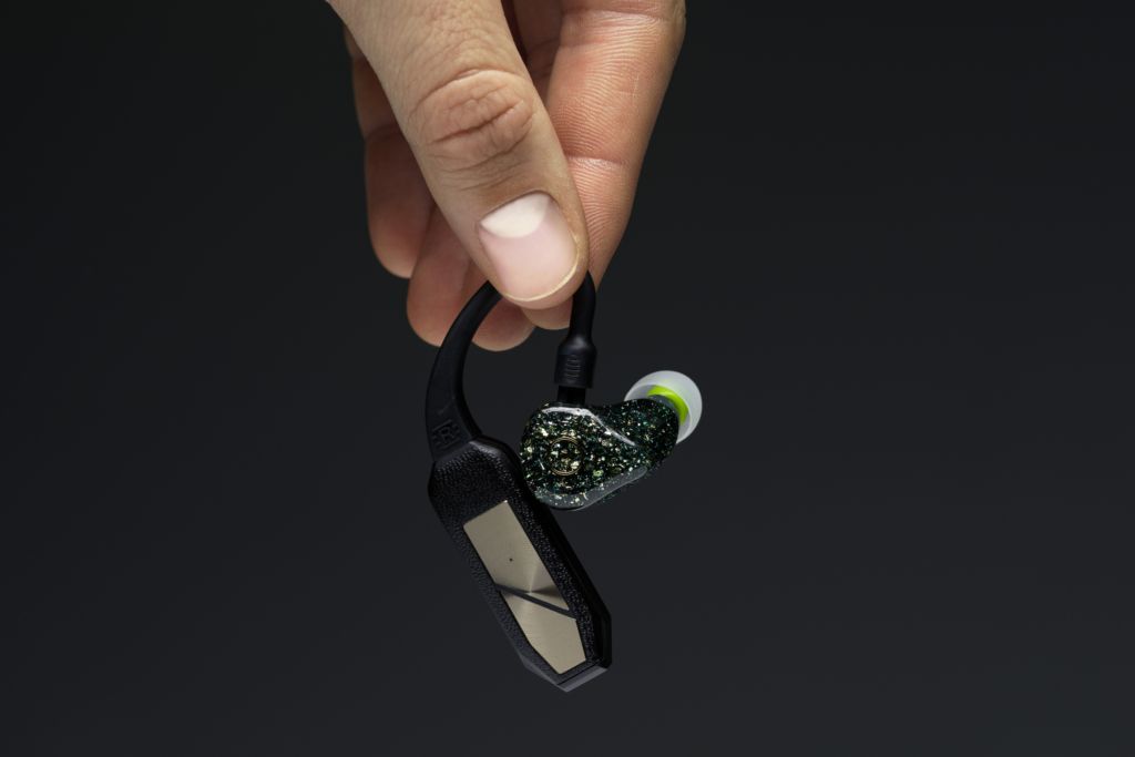 Bezprzewodowy partner dla IEM-ów - iFi Audio GO pod