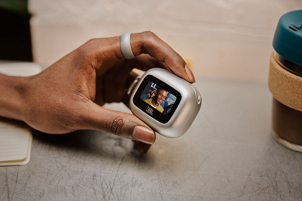 Pchełki z ekranem na etui ładującym? Nie prosiliście o to, ale już jest - JBL Live Beam 3