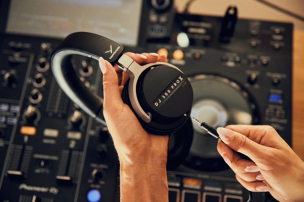 Wszechstronne słuchawki dla sceny i studia - Beyerdynamic DJ 300 PRO X i DJ 300 PRO X Club
