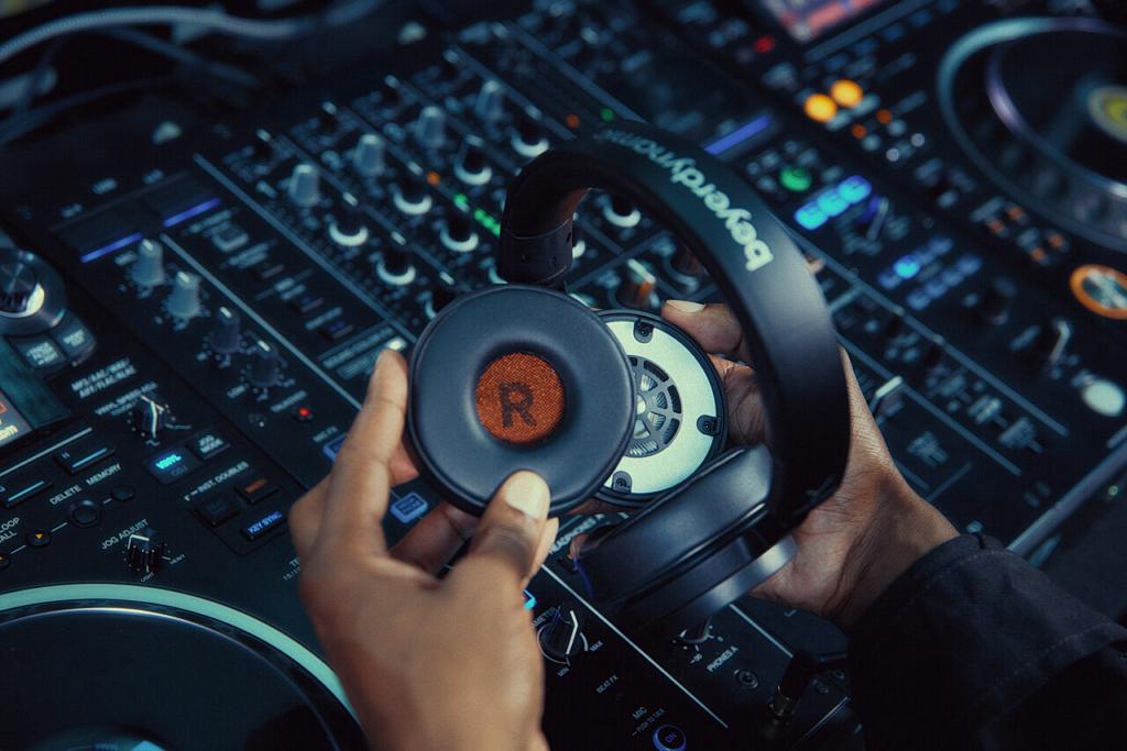 Wszechstronne słuchawki dla sceny i studia - Beyerdynamic DJ 300 PRO X i DJ 300 PRO X Club