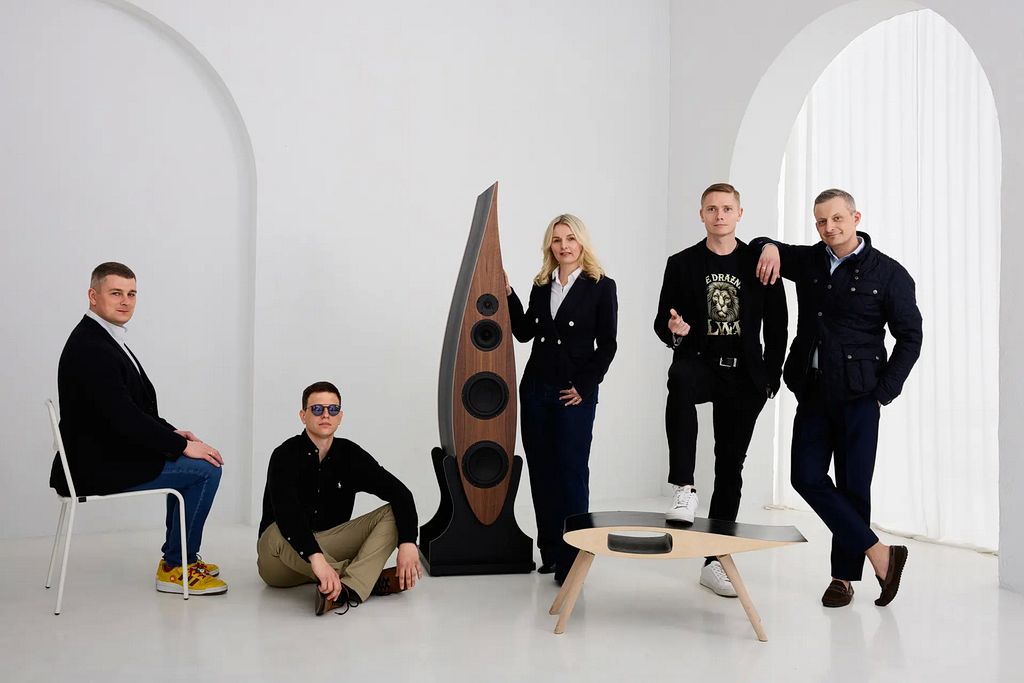 Hi-endowe kolumny wykonane z recyklingowanych łopat turbin wiatrowych - Blade Vibe