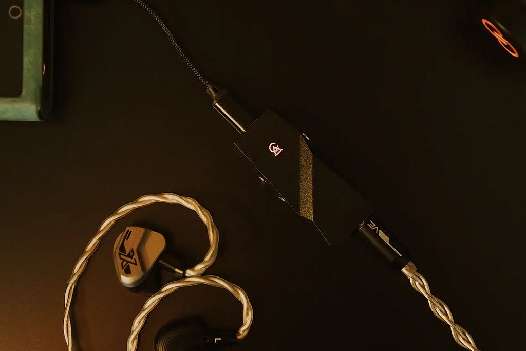 Hybrydowe IEM-y i przenośny DAC - Campfire Audio Iris i Relay