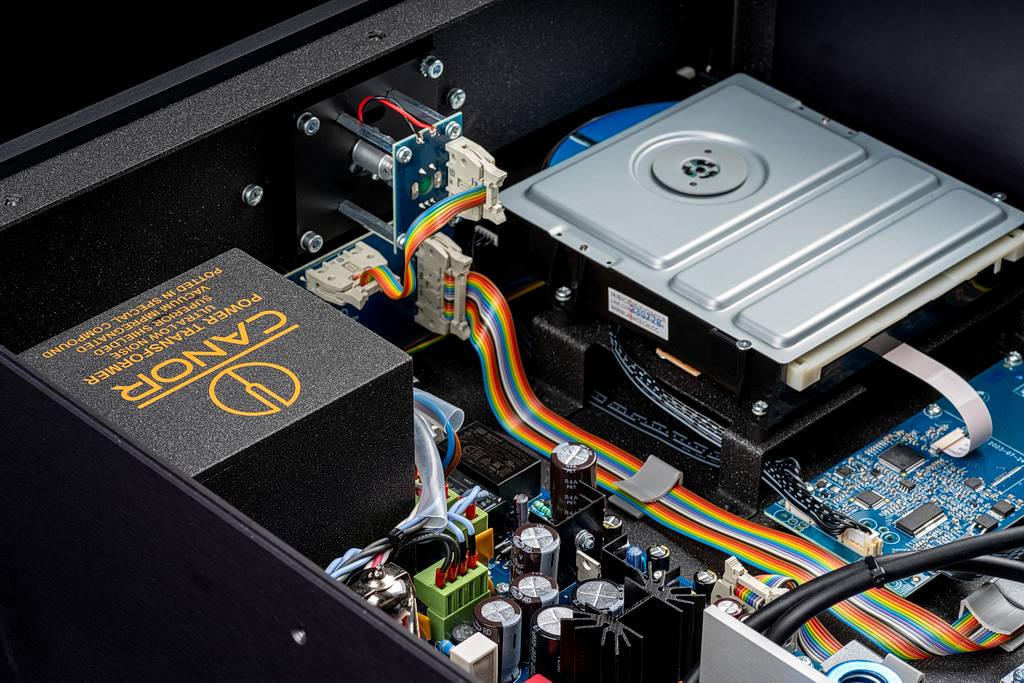 Lampowy DAC i odtwarzacz CD w jednym - Canor Gaia C2