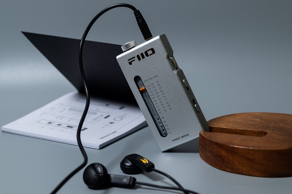 Kieszonkowe radio z nutą nostalgii - FiiO RR11