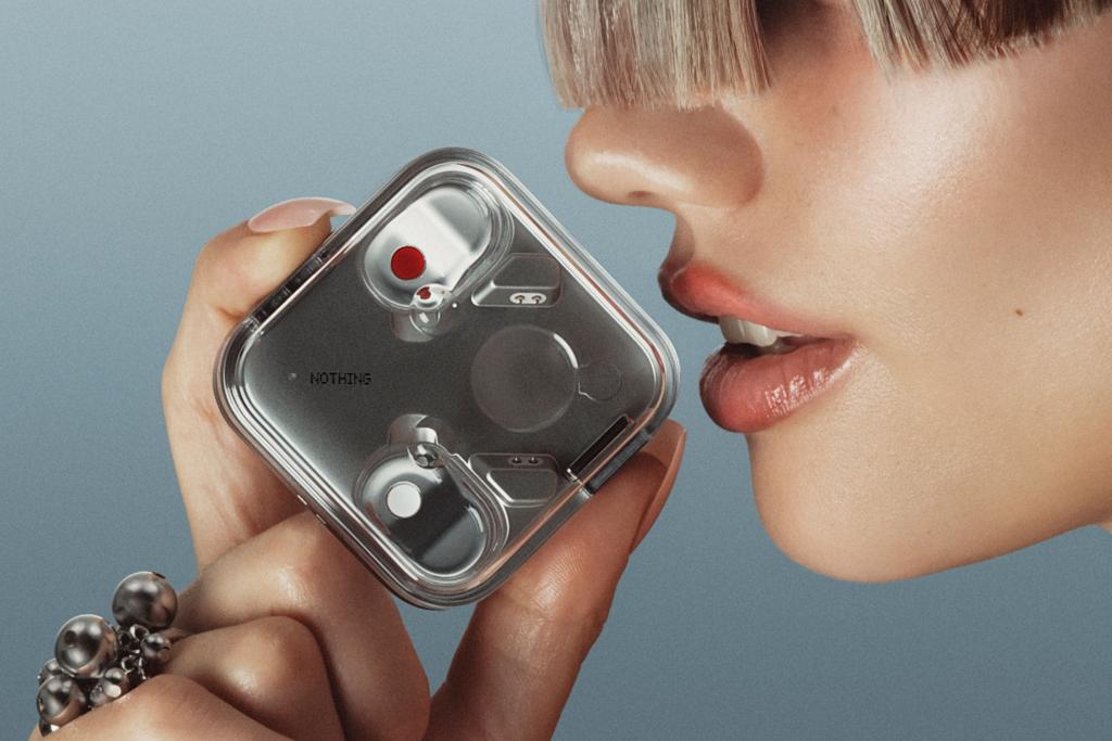 Nie masz z kim porozmawiać? Powiedz coś do... etui swoich słuchawek - Nothing Ear (3)