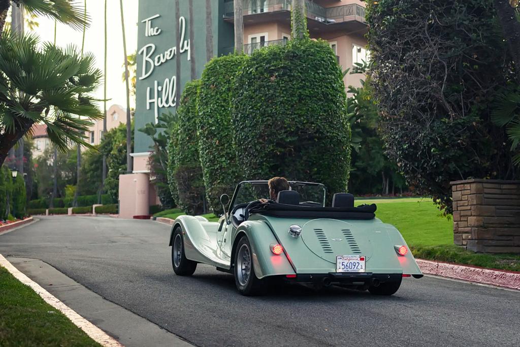 Morgan Plus Four z systemem car audio Sennheisera