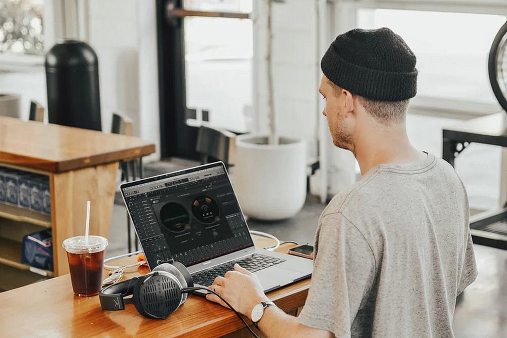 Darmowa wtyczka do miksu i masteringu na słuchawkach - Beyerdynamic Headphone Lab
