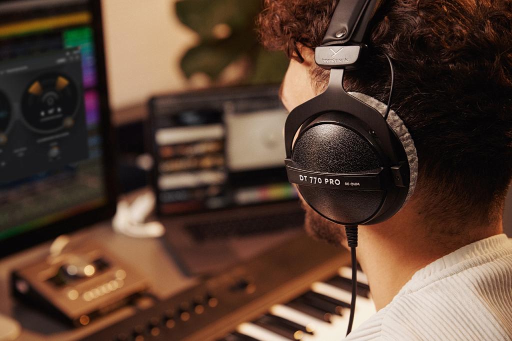 Darmowa wtyczka do miksu i masteringu na słuchawkach - Beyerdynamic Headphone Lab