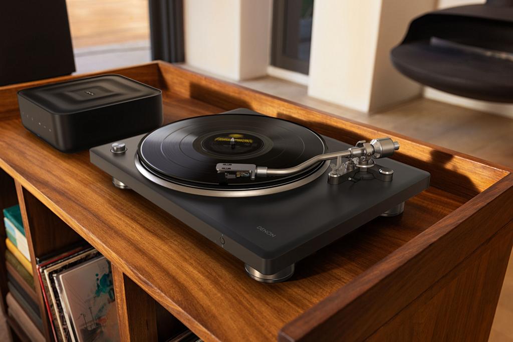 Gramofon dla tych, którzy lubią winyle, ale niekoniecznie kable - Denon DP-500BT