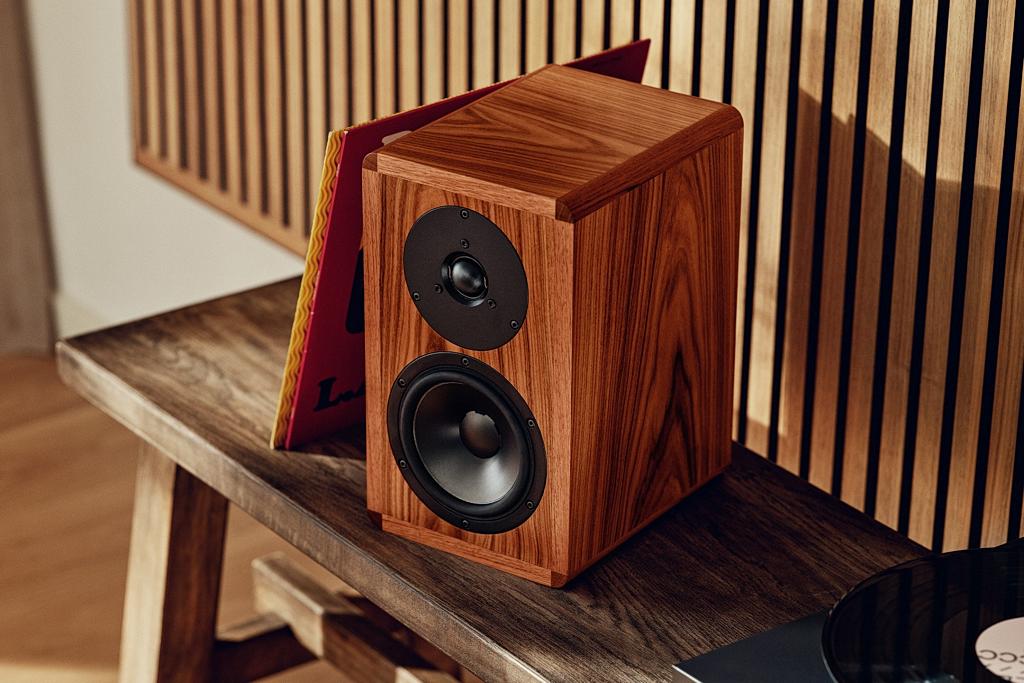 Hi-endowe monitory spod lady - Dynaudio Legend