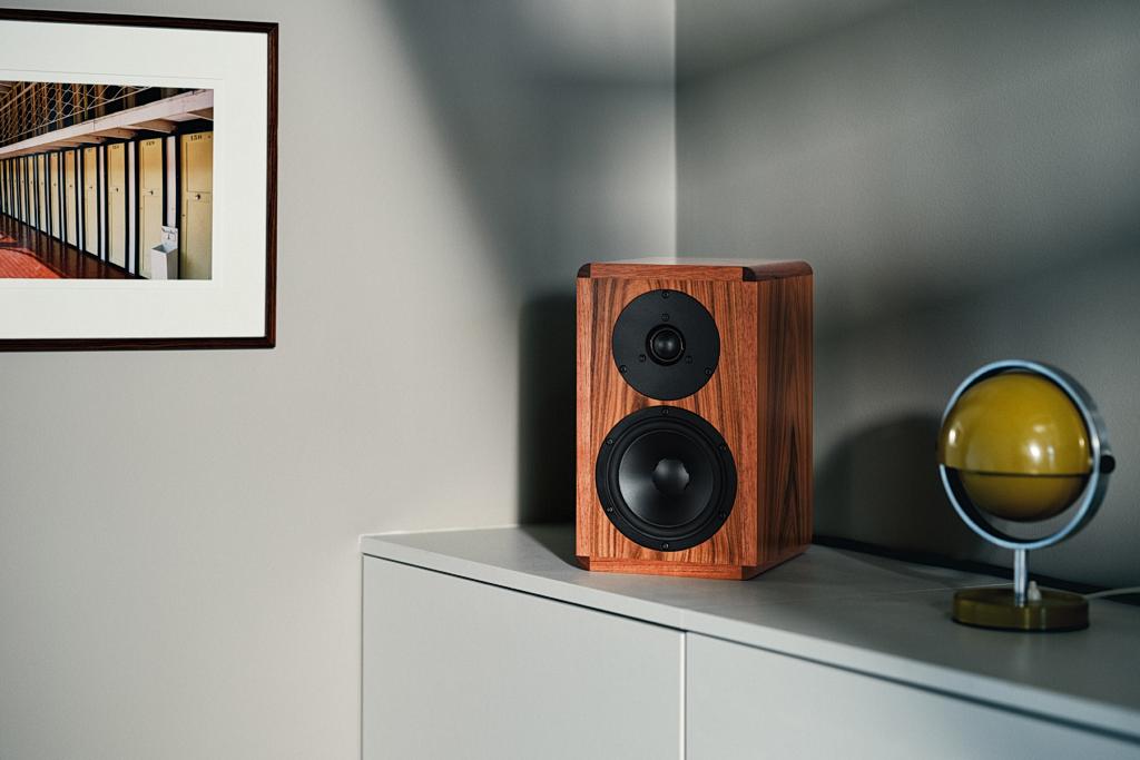 Hi-endowe monitory spod lady - Dynaudio Legend