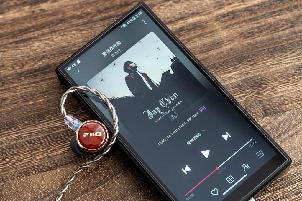 Przenośny odtwarzacz z 24-bitową drabinką R2R i mocą 1100 mW na kanał - FiiO M33