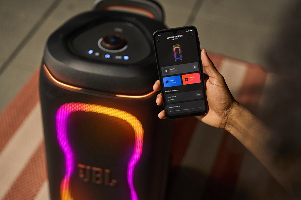 Impreza na kołach z mocą 280 W - JBL PartyBox 330
