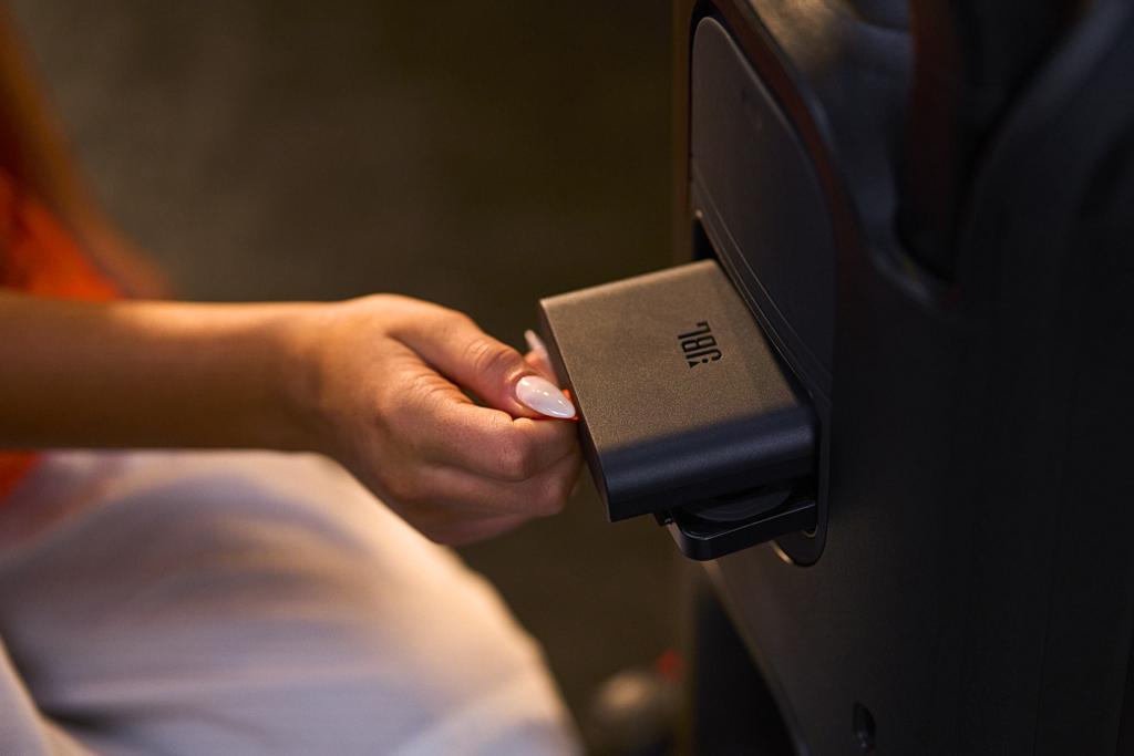 Impreza na kołach z mocą 280 W - JBL PartyBox 330