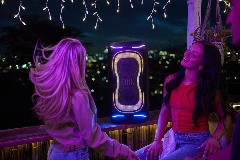 Impreza na kołach z mocą 280 W - JBL PartyBox 330