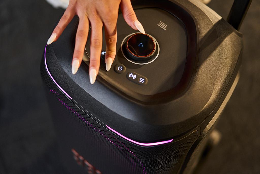 Impreza na kołach z mocą 280 W - JBL PartyBox 330