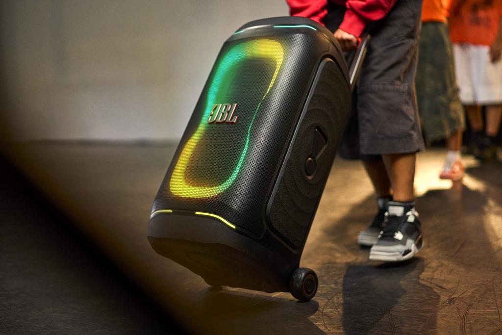 Impreza na kołach z mocą 280 W - JBL PartyBox 330