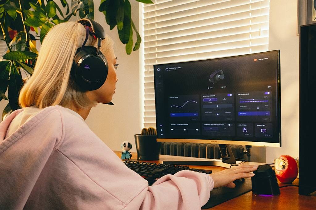 Zestaw słuchawkowy z wymiennymi akumulatorami - JBL Quantum 950 Wireless