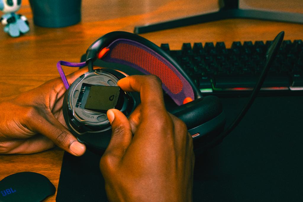 Zestaw słuchawkowy z wymiennymi akumulatorami - JBL Quantum 950 Wireless