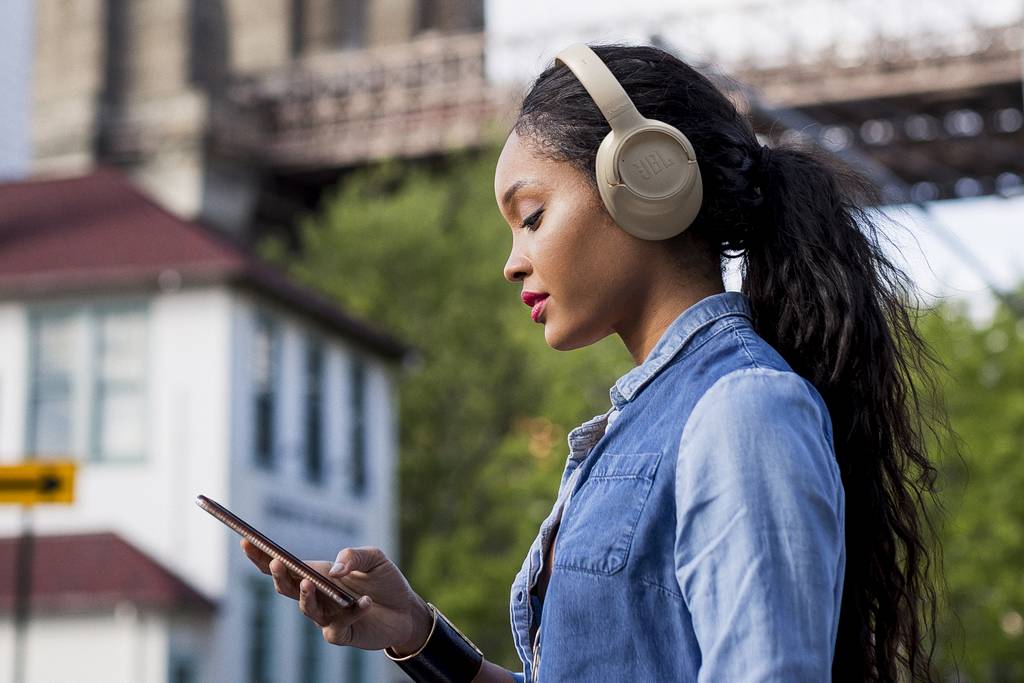 Bluetooth 6.0 i 76 godzin pracy w rozsądnej cenie - JBL Tune 730 BT