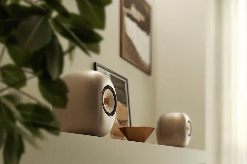 Ross Lovegrove wraca do gry z pięknymi monitorami aktywnymi - KEF LS Luxe