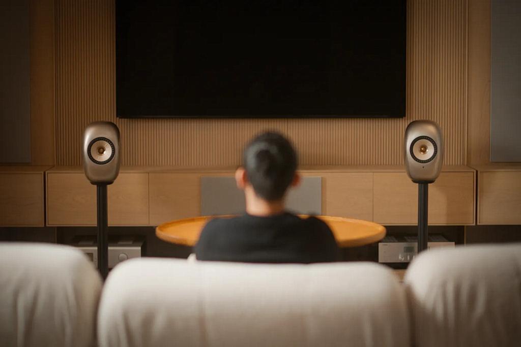 Ross Lovegrove wraca do gry z pięknymi monitorami aktywnymi - KEF LS Luxe