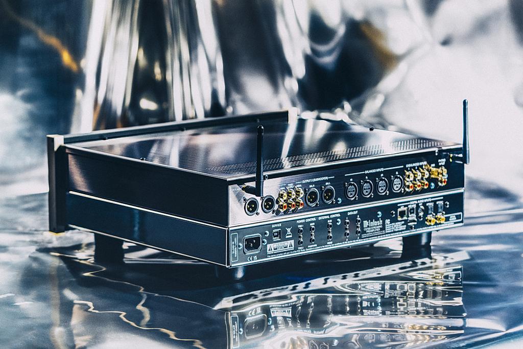 Streamer, DAC i przedwzmacniacz w jednym - McIntosh CS7500