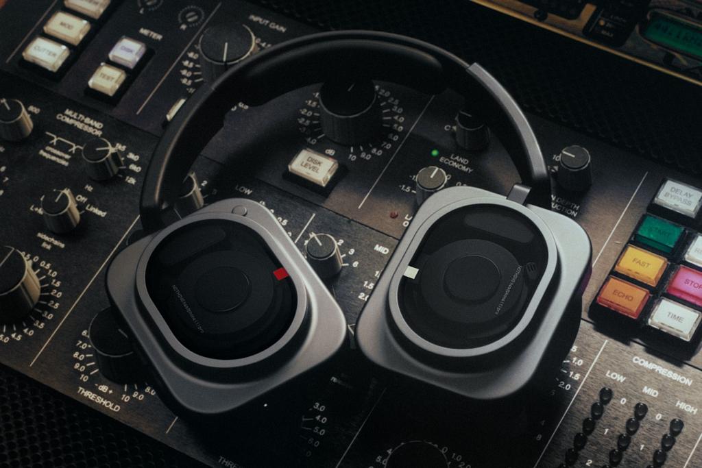 Oryginalne słuchawki w studyjnej wersji - Nothing Headphone (1) Pro