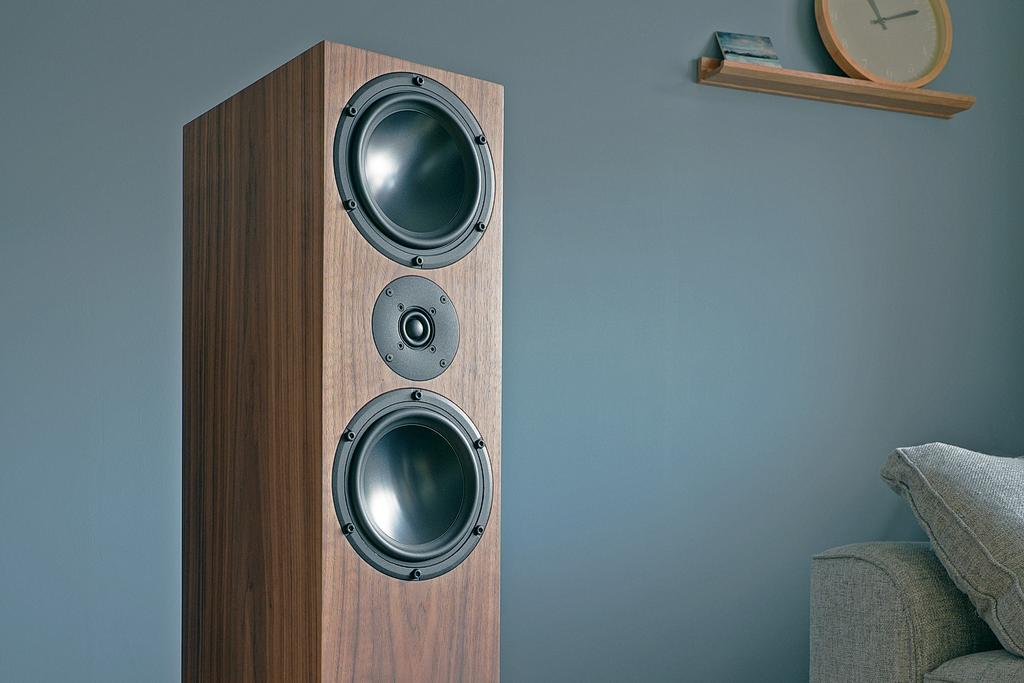 Klasyczne wzornictwo i układ M-T-M - Ophidian Skye