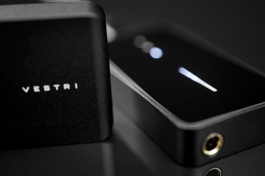 Niedrogi, kieszonkowy DAC z Teksasu - Schiit Vestri