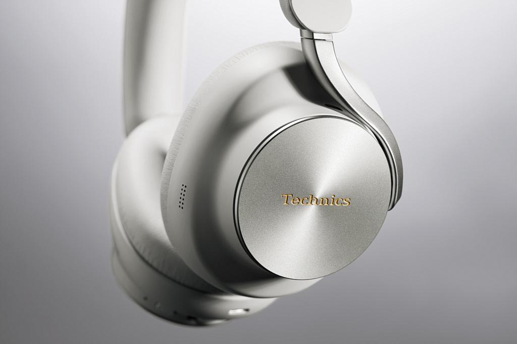 Technologia z dokanałówek w dużym, wokółusznym flagowcu - Technics EAH-A1000