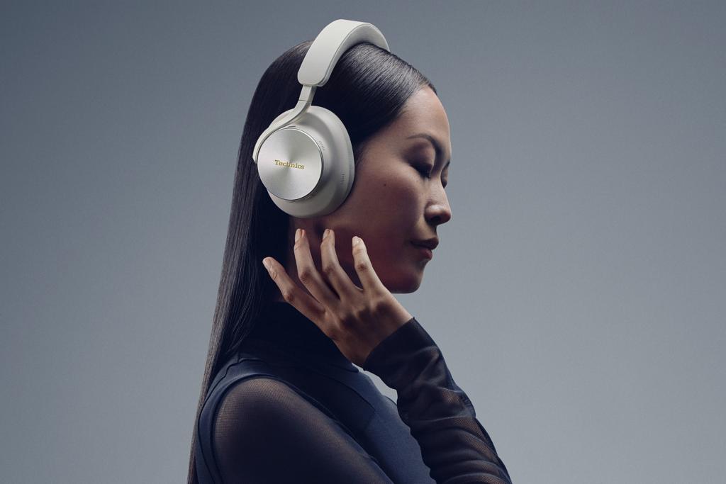 Technologia z dokanałówek w dużym, wokółusznym flagowcu - Technics EAH-A1000