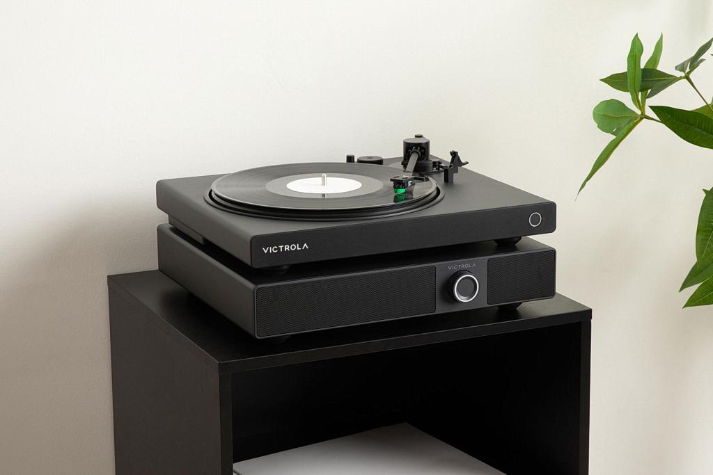 Głośnik, który stawiamy pod gramofonem - Victrola Soundstage