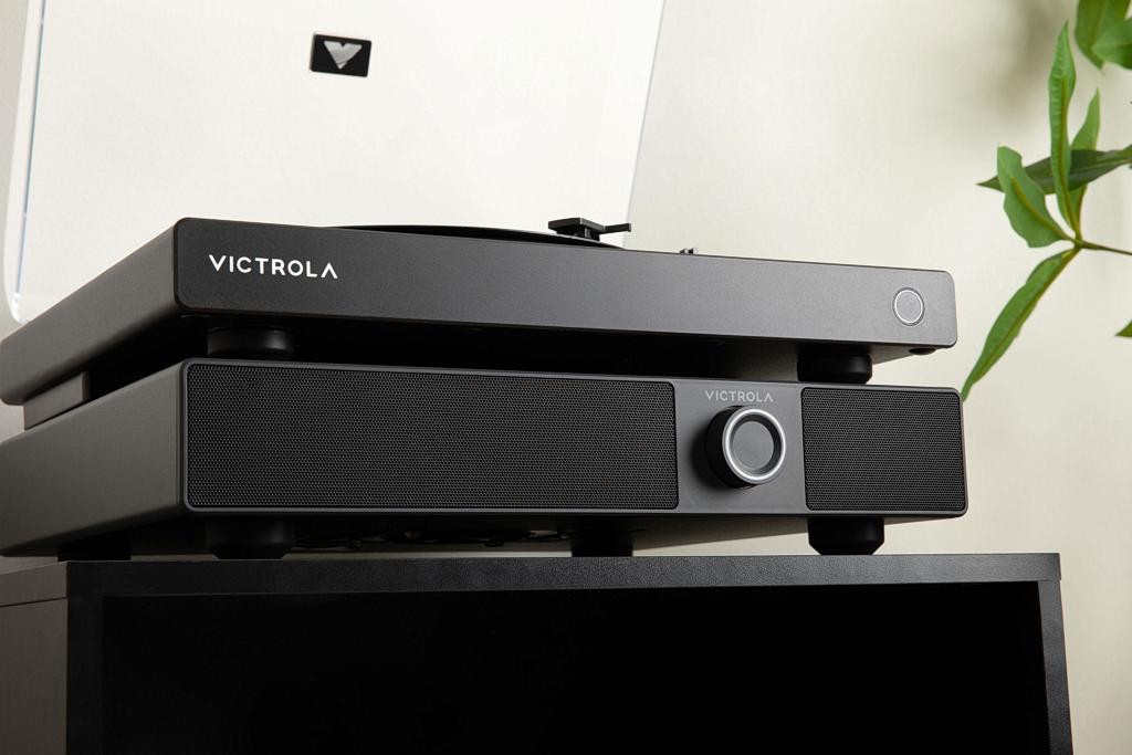 Głośnik, który stawiamy pod gramofonem - Victrola Soundstage