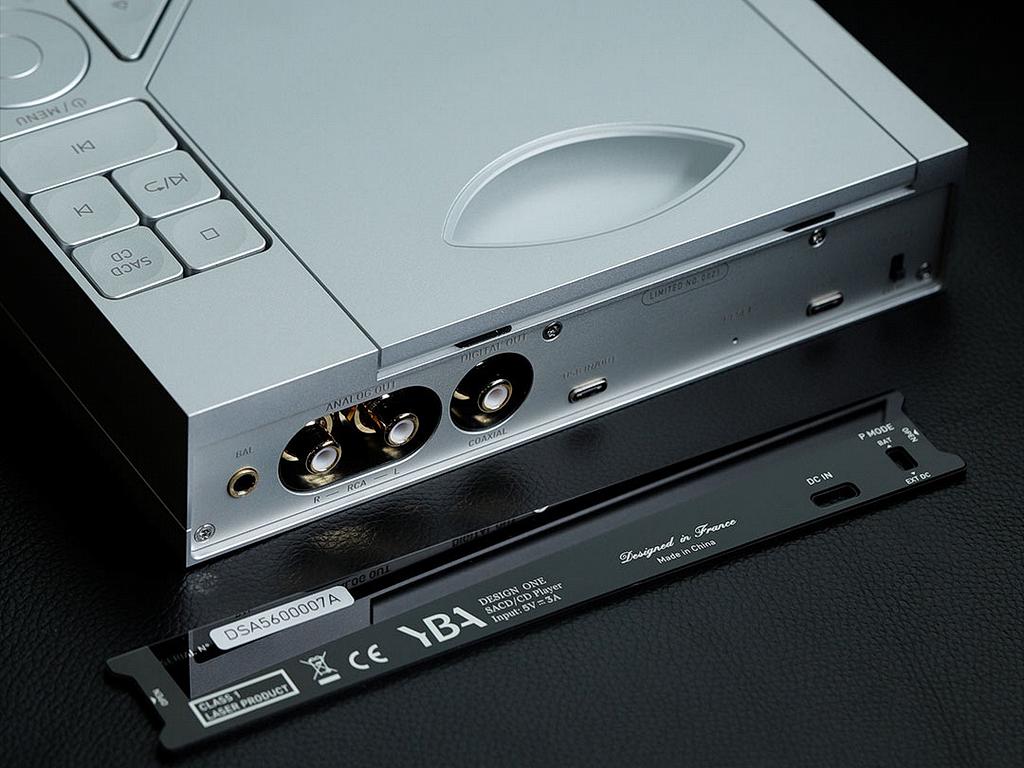 Odtwarzacz SACD z napędem ładowanym od góry i zasilaniem akumulatorowym - YBA Design One